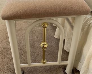 Metal frame padded bench 18x41x15in HxWxD