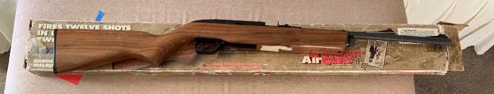 Crosman 1077w C02 Air Rifle/Pellet gun in box