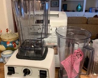 Vita-Mix Super 5000 Blender 2x Containers