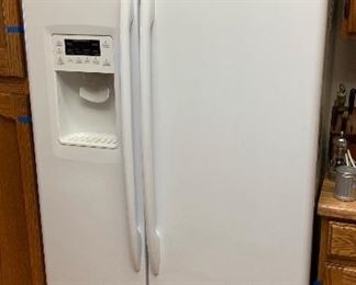 GE Profile 25.3 Cu Ft Side-By-Side Refrigerator PSCF5RGXCFWW 62x36x31in HxWxD
