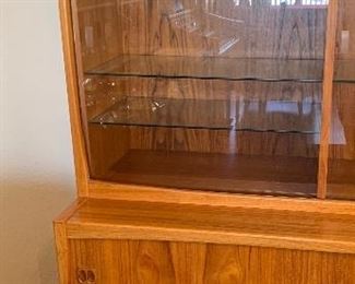 Copenhagen Danish Modern Teak Hutch Buffet Sideboard China Cabinet 62x73x19.5in HxWxD