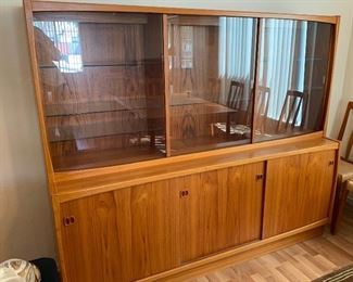 Copenhagen Danish Modern Teak Hutch Buffet Sideboard China Cabinet 62x73x19.5in HxWxD