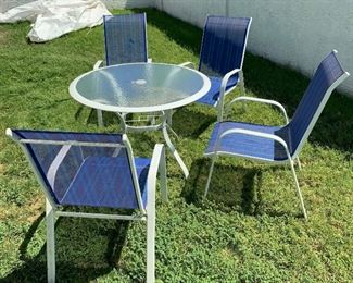 Outdoor Patio table w/ 4 Chairs