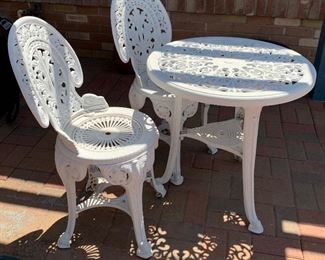Outdoor Table 2 chairs PLASTIC