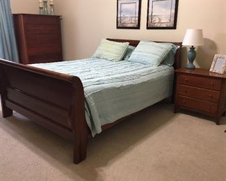 Spectacular sleigh bed