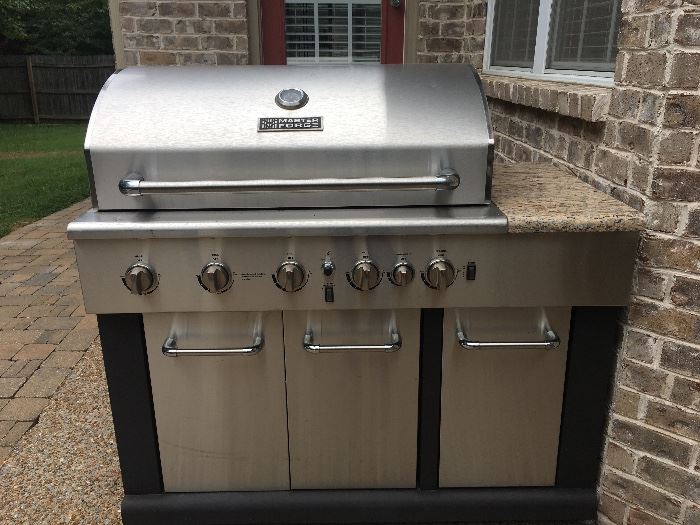 Fantastic Master Forge grill, you will be the envy of your Labor Day get together with this!