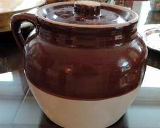 CROCK BEAN POT WITH LID