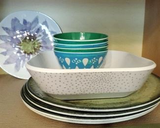 FLORAL PLATES AND BOWLS