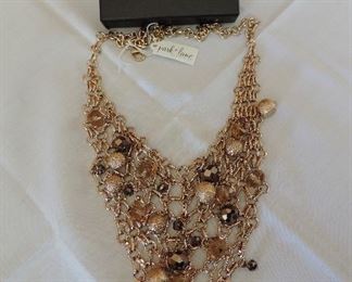 COSTUME NECKLACE