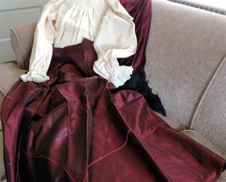 LADIE'S DICKEN'S COSTUME