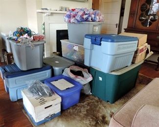 HOLIDAY ITEMS TO BE UNPACKED