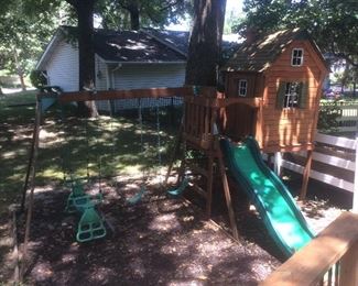 Large out door wood play set. Cheep $$$$$$