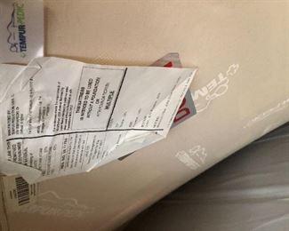 Tempurpedic adjustable bed /mattress super clean