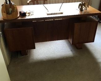 Mod desk floating surface