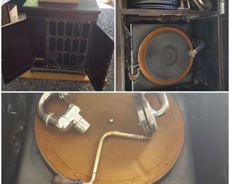 Edison Schubert Disc Phonograph, with 29 Diamond Discs.  Amputated (no legs) 