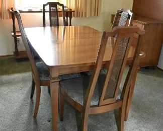 DINING TABLE W/6 CHAIRS