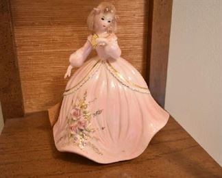 FIGURINE