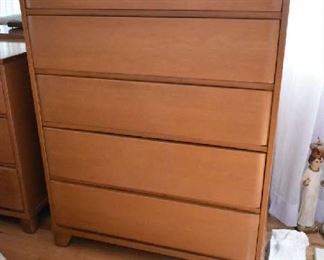 VINTAGE CHEST OF DRAWERS