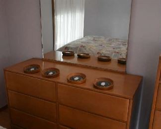 VINTAGE DRESSER W/MIRROR