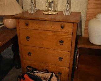 DRESSER, LAMPS
