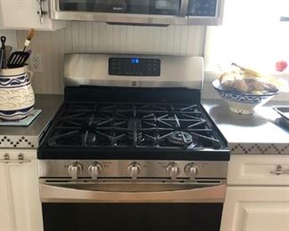 Kenmore Elite gas range; crisp & clean cabinetry