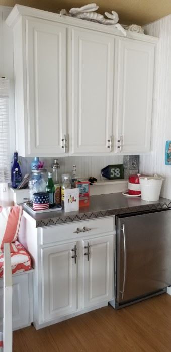 Gorgeous kitchen with 42" upper cabinets & nautical hardware