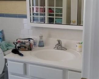 Nice bath vanity & mirrored cabinet