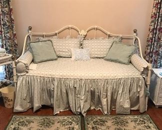 Cast iron and brass day bed w/trundle
