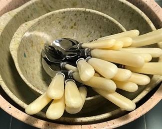 Confetti bowls and Made in France flatware
