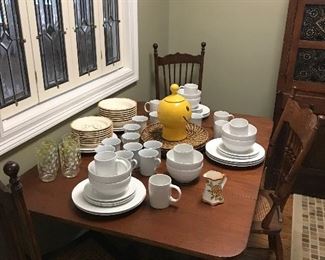 Drop leaf mahogany table