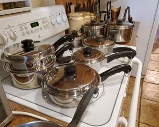 Better view of the Salad Master. Bring cash and buy the whole set. Everyone that has contacted me wants this. Good luck!