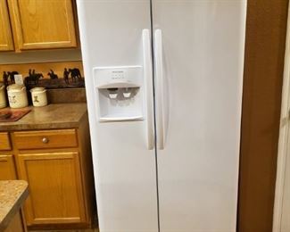 Fridge. Brand New. Ice and Water Dispenser