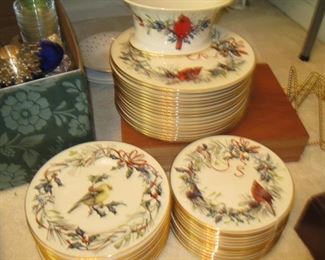 Lenox Winter Greetings dinner, luncheon, and salad plates and oval cachepot(2)