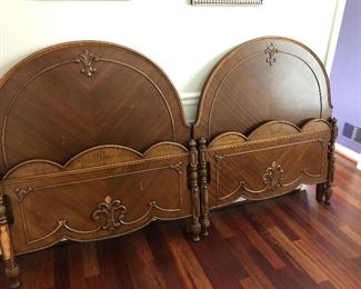 Vintage twin beds 