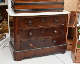 Small / Miniature Chest of Drawers (Salesman Sample Size)