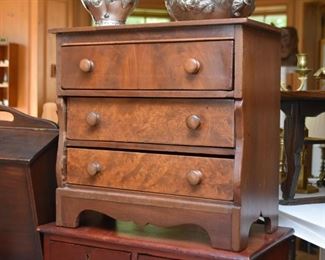 Small / Miniature Chest of Drawers (Salesman Sample Size)