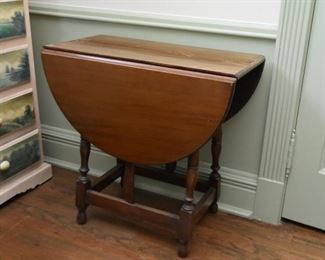Drop Leaf Occasional Table 