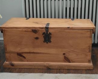 Pine Chest / Trunk