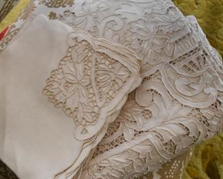 A Large Collection of Beautiful Vintage Table Linens (Tablecloths & Napkins)