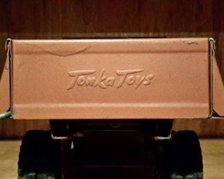 Antique Tonka Toy "Hydraulic Dump" truck in excellent condition and dump mechanism works!