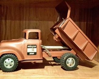 Antique Tonka Toy "Hydraulic Dump" truck in excellent condition and dump mechanism works!