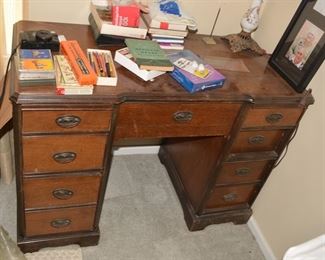 Duncan Phyfe Mahogany Knee-Hole Desk, 1940's