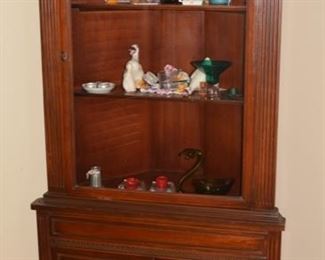 1940's Duncan Phyfe Mahogany Corner Cabinet, nice