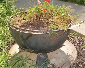 Antique Cast Iron Pot, Large Calderon 