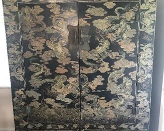 LARGE EXQUISITE CHINESE CABINET