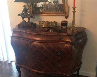 BOMBE CHEST
