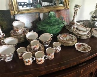 ROYAL CROWN DERBY "OLDE AVESBURY"