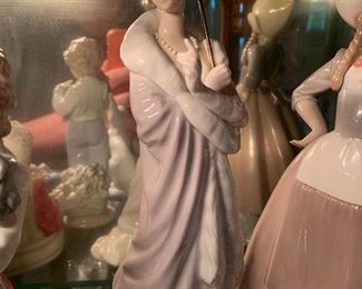 Woman with parasol Lladro figurine 