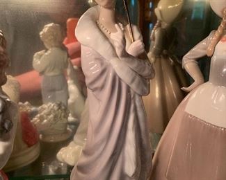 Woman with parasol Lladro figurine
