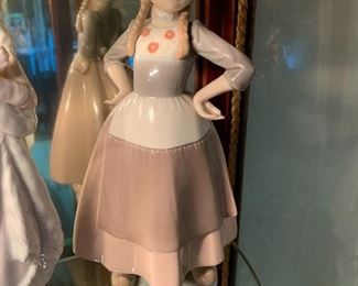 Lladro Dutch girl figurine